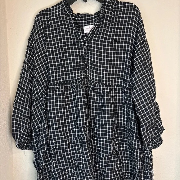 Ingrid & Isabel Tops - Ingrid & Isabel Black and White Windowpane Tunic Blouse